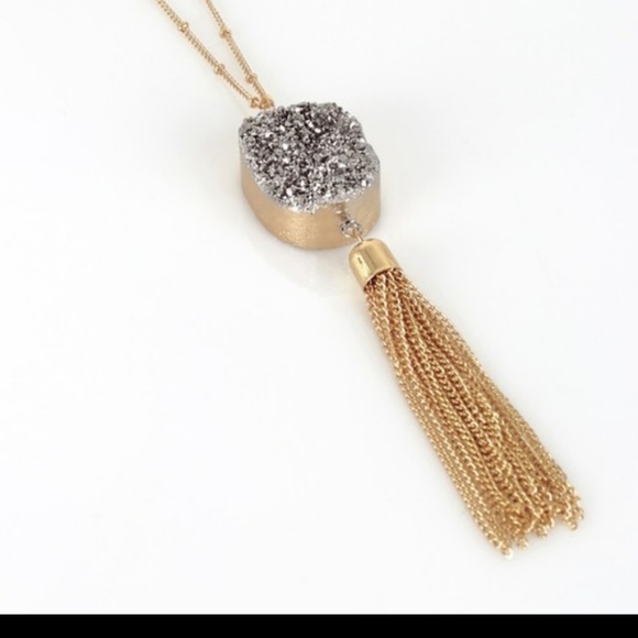 Gold druzy pendant necklace with tassels - Picture 5 of 6